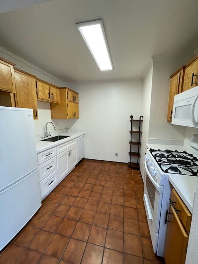 Foto del edificio - Comfortable 2bd/2bath Condo with garage of...