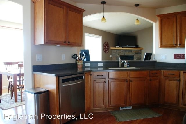 Building Photo - 415 NE Greystone Loop