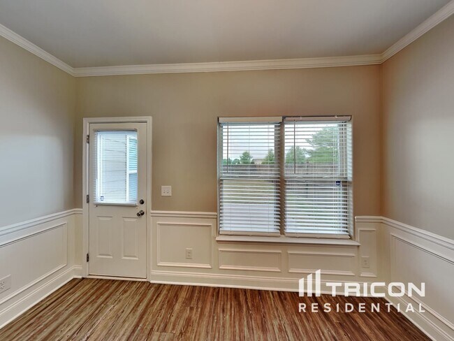 Building Photo - 120 Leland Ln
