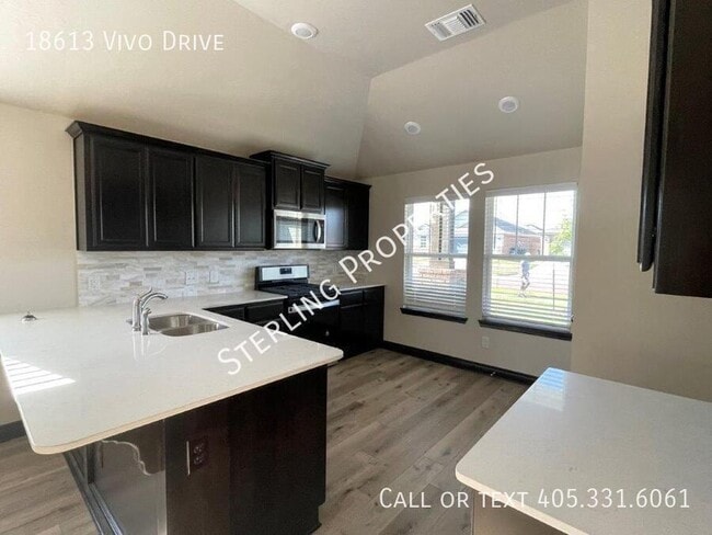 Building Photo - 18613 Vivo Dr