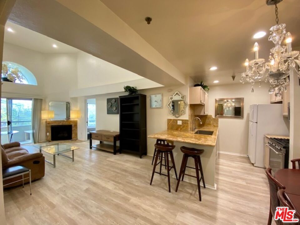 Foto principal - 10960 Ashton Ave
