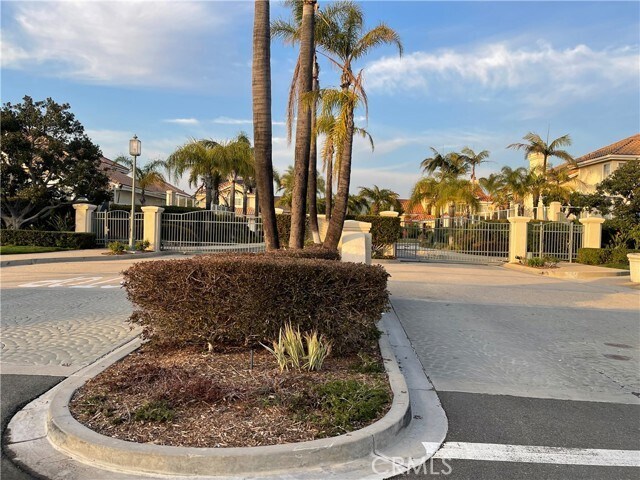 Building Photo - 8149 E Hillsdale Dr
