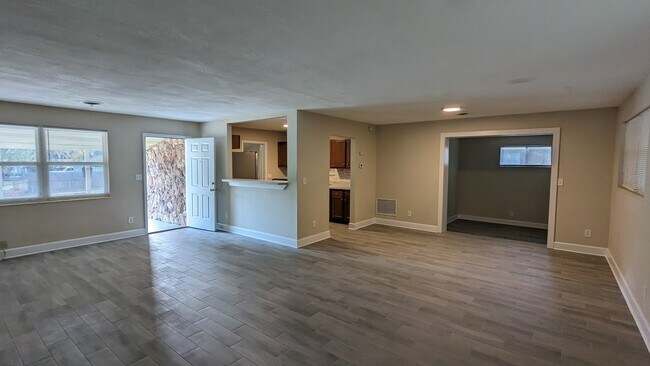 Building Photo - 4226 Lane Ave S