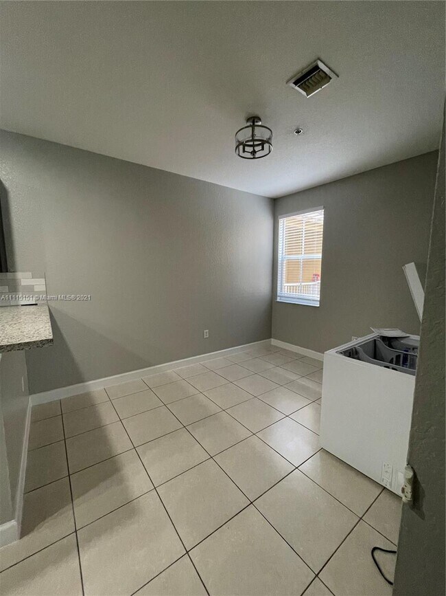 Building Photo - 4425 SW 160th Ave