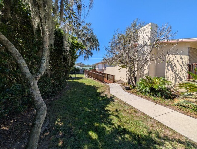 Foto del edificio - 2834 Woodland Dr