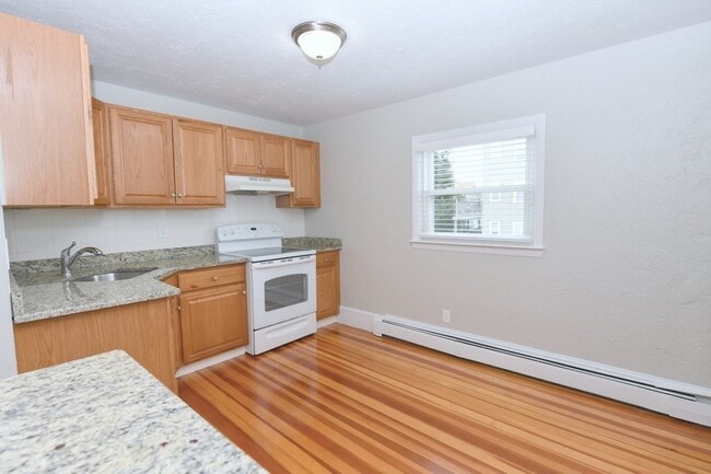 Building Photo - 499 Medford St