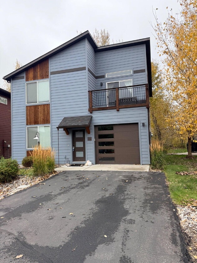Foto principal - Gorgeous and Quiet 3 Bed 2.5 Bath Home in ...