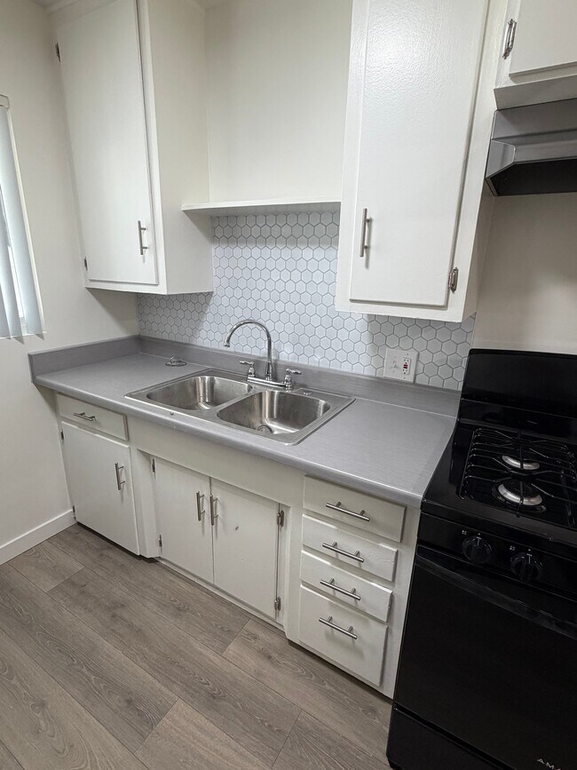Foto del edificio - 6932 Woodley Ave