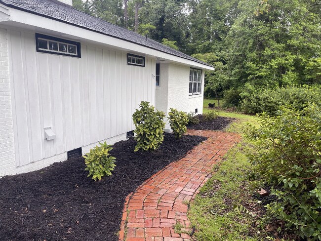 Foto del edificio - 657 Wildwood Rd