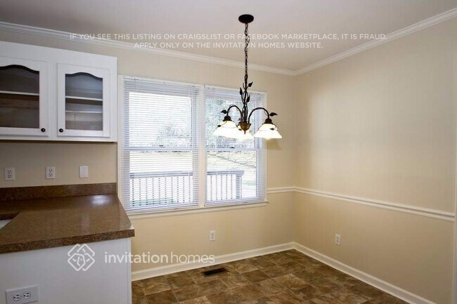 Building Photo - 1811 Southridge Dr