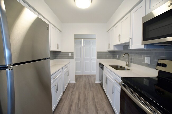 Building Photo - 520 Rentals