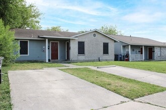 Building Photo - 811 W Olmos Dr
