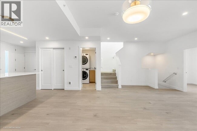 Building Photo - 10333 River Dr