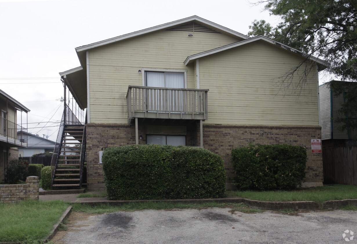Building Photo - 4824 Wellesley Ave