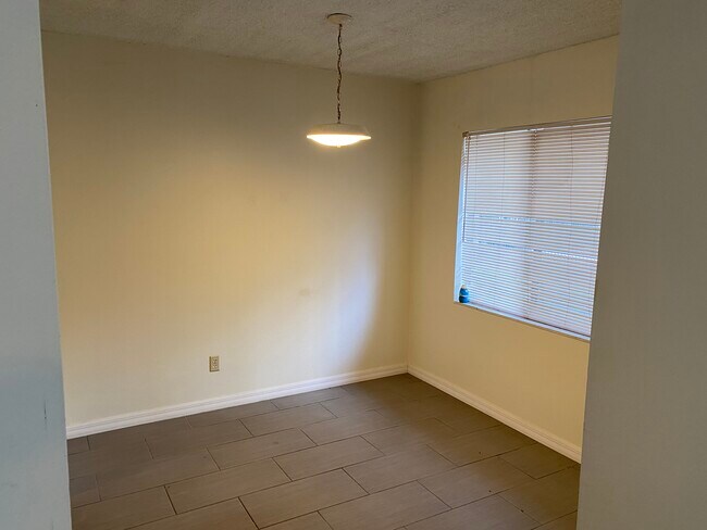 Foto del edificio - 7513 Pitch Pine Cir