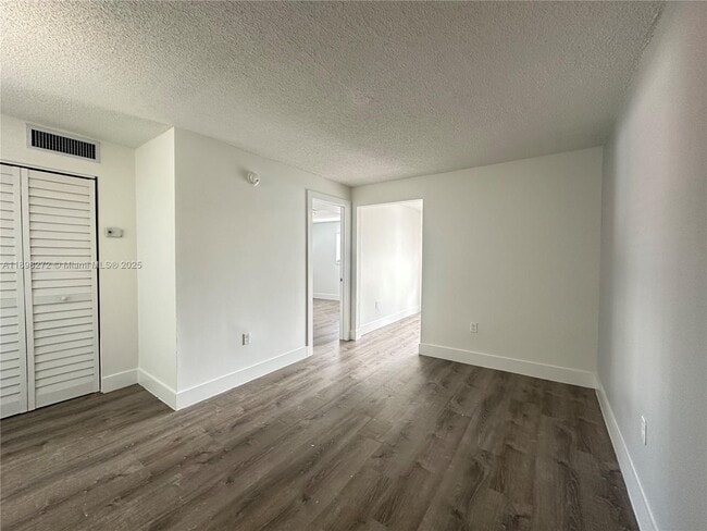 Foto del edificio - 529 SW 4th St