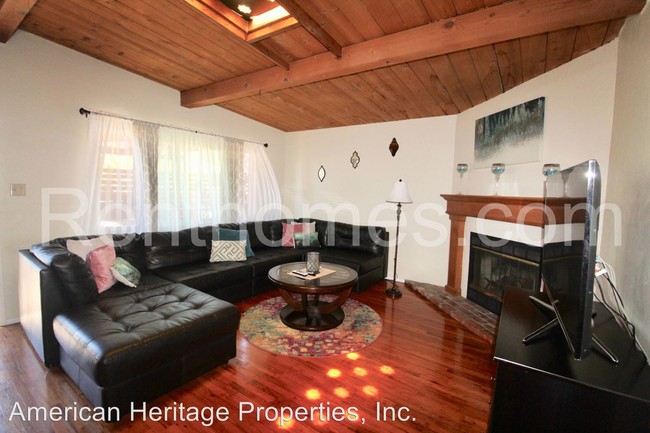 Foto del edificio - 3 br, 1 bath House - 2437 Laurie Lane