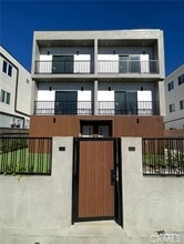 Building Photo - 613 W 41st Pl