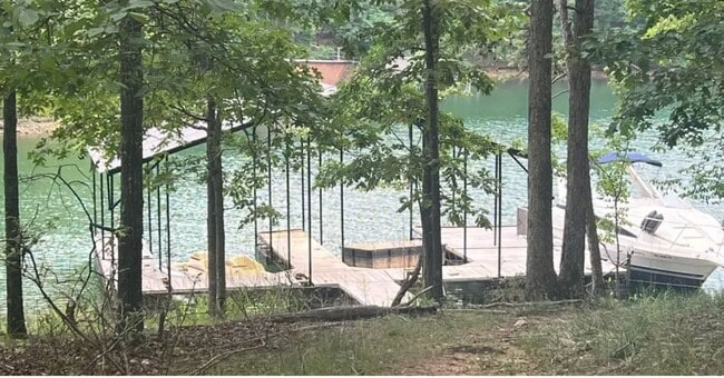 Building Photo - 3473 McKenzie Dr