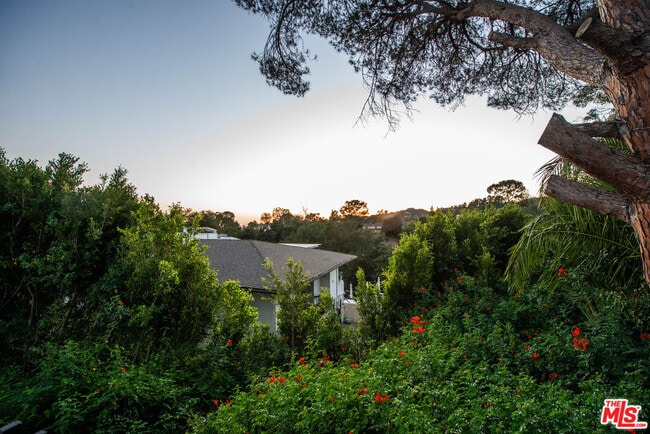 Building Photo - 645 Walther Way