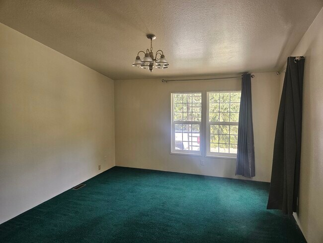 Foto del edificio - 2800 Days Creek Rd