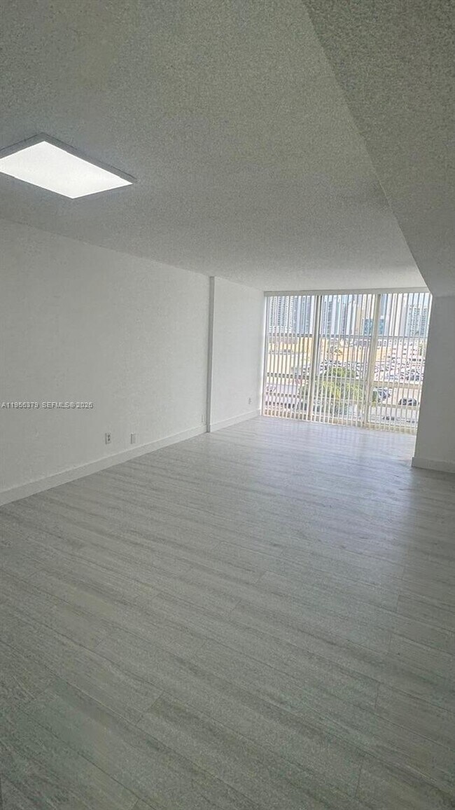 Foto del edificio - 200 172nd St