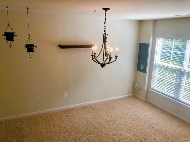 Foto del edificio - Spacious 2 BR/2.5 BA Townhome in Beltsville!