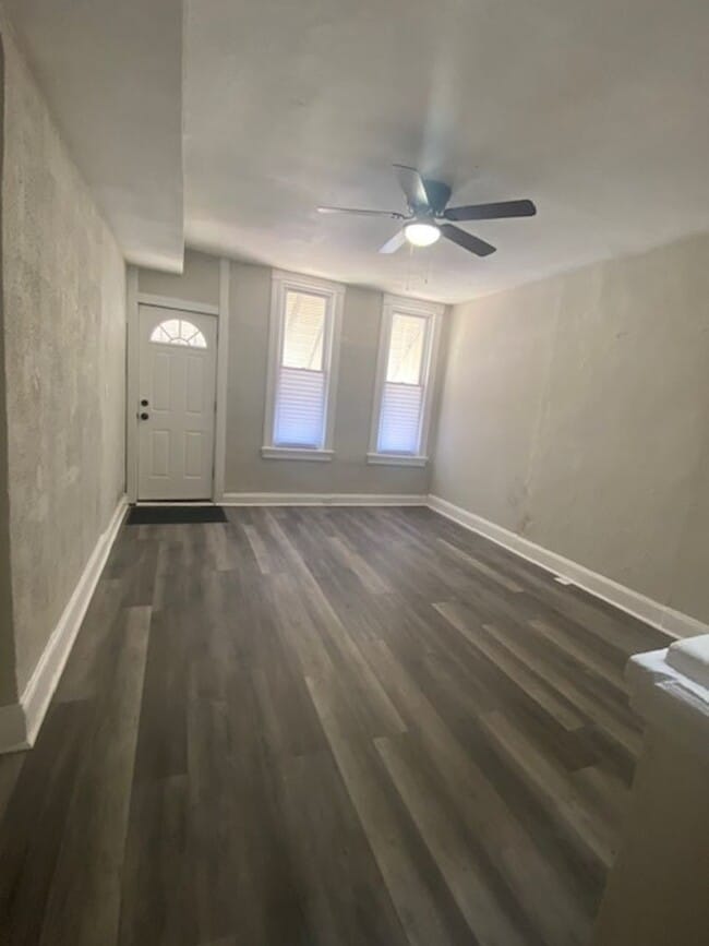 Building Photo - 2102 W Fayette St