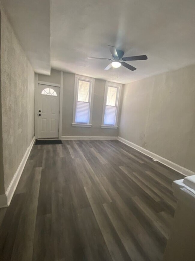 Foto del edificio - 2102 W Fayette St