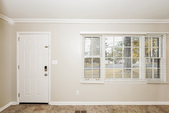 Building Photo - 120 Von Dale Dr