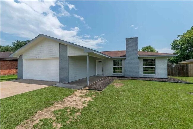 Foto del edificio - 4915 Sassafras Ln