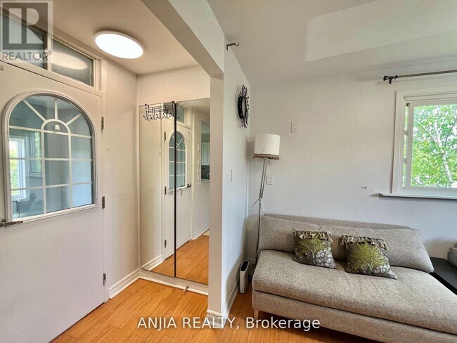 Photo du bâtiment - 256 Homewood Ave