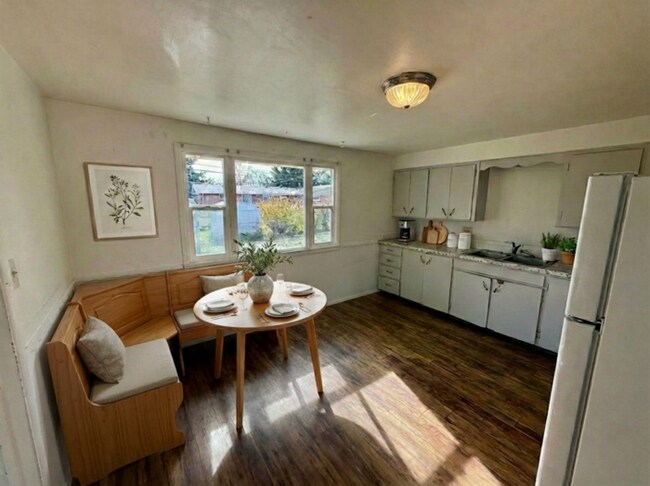 Foto del edificio - 3 Bedroom, 1 Bath Ranch Home in Northwest Loveland, CO - New Carpet, New Paint, Appliances, Windo...