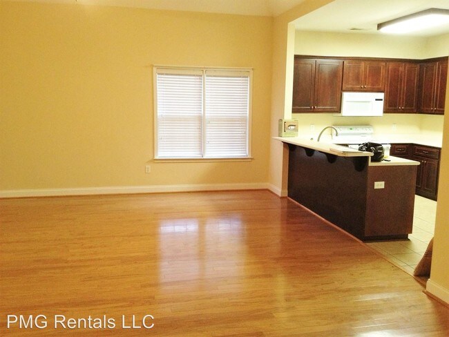 Building Photo - 1117 Golf Club Rd