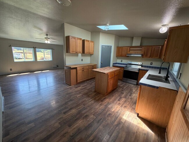 Foto del edificio - 34125 E Lacomb Rd