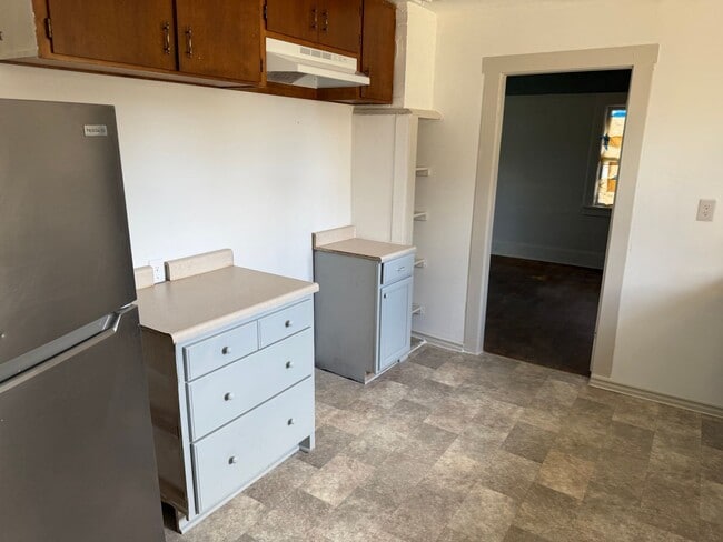 Building Photo - Great Home River Road Area