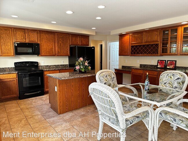 Foto del edificio - 5 br, 4 bath House - 13423 W RANCHO DR