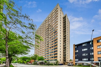 Building Photo - 6030 N Sheridan Rd