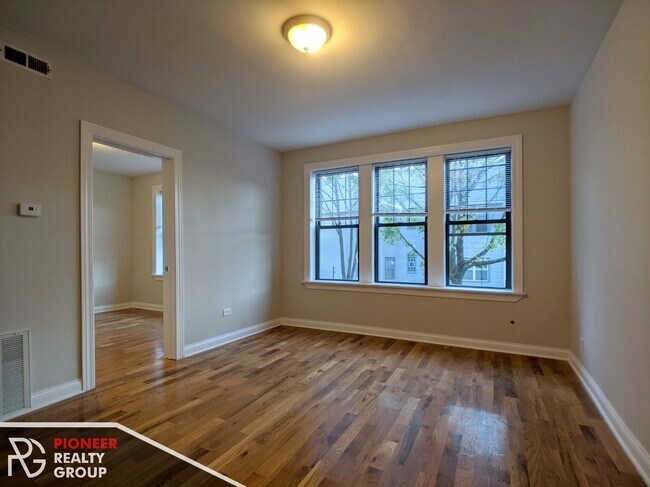 Foto del edificio - 1446 W Byron St