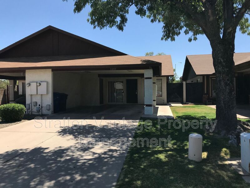 Foto principal - 3205 E Crescent Ave