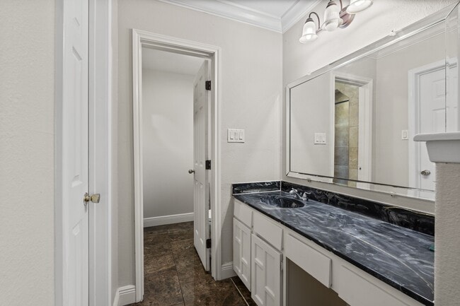 Building Photo - 404 Cavendish Dr