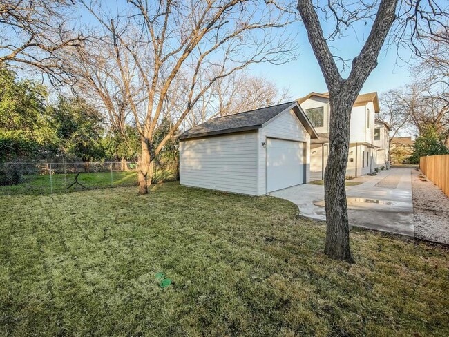 Building Photo - 5600 William Holland Ave