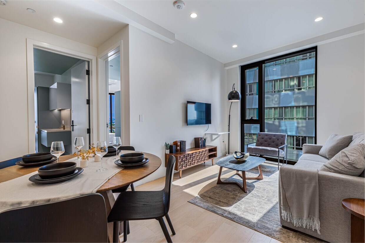 Foto principal - 6401 Wilshire Blvd