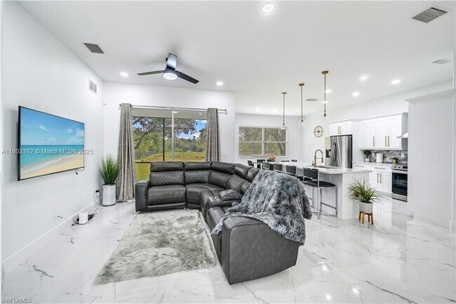 Foto del edificio - 3385 35th Ave NE