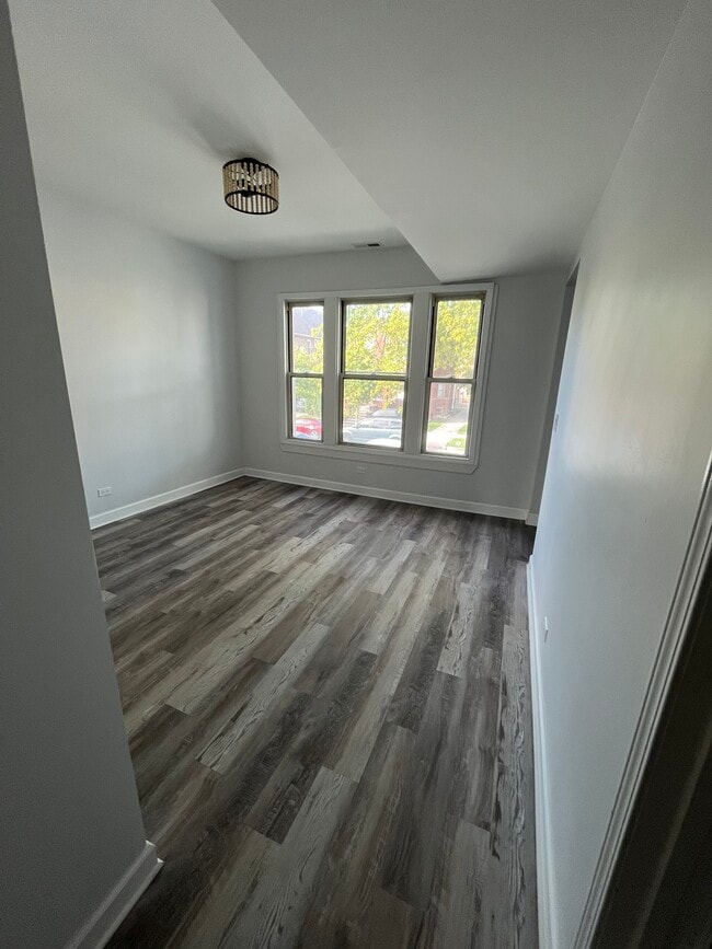 Building Photo - 3329 N Karlov Ave