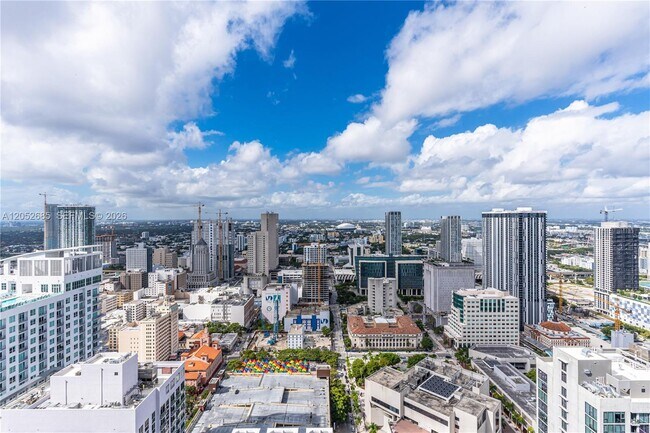 Foto del edificio - 244 Biscayne Blvd