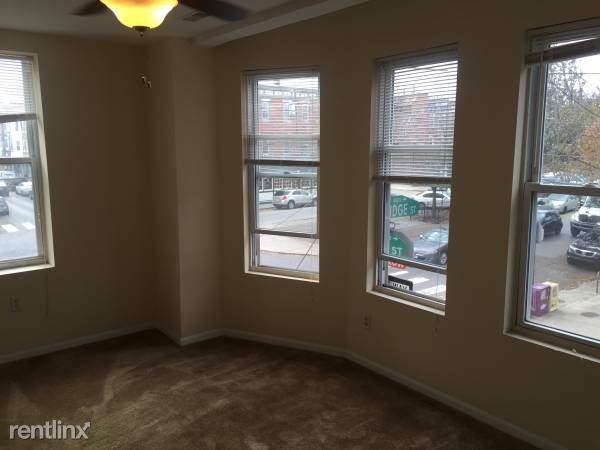 Building Photo - 1 br, 1 bath Apartment - 339 Bainbridge St 3R