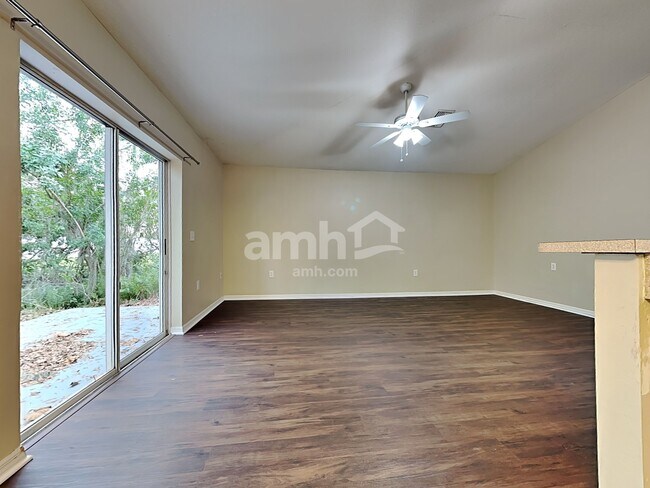 Building Photo - 4735 Roundview Court