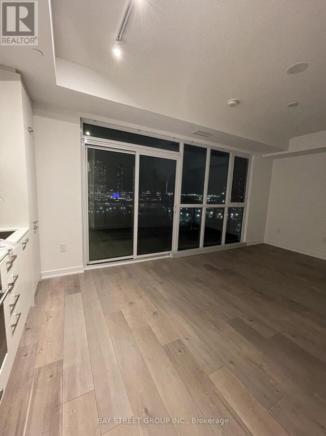 Building Photo - 10 Honeycrisp Cres