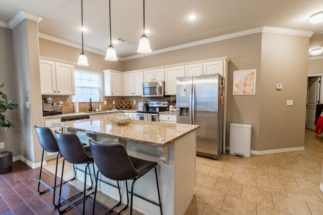 Foto del edificio - Beautiful 4 bedroom, 3.5 bathroom home in ...